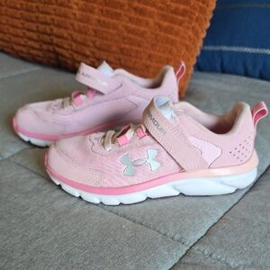 Under Armour 1Y Kids Light Pink Sneakers